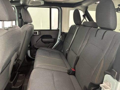 Used 2024 Jeep Wrangler Unlimited AWD/4WD image 18