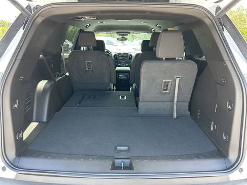 Used 2022 Chevrolet Traverse LT FWD image 50