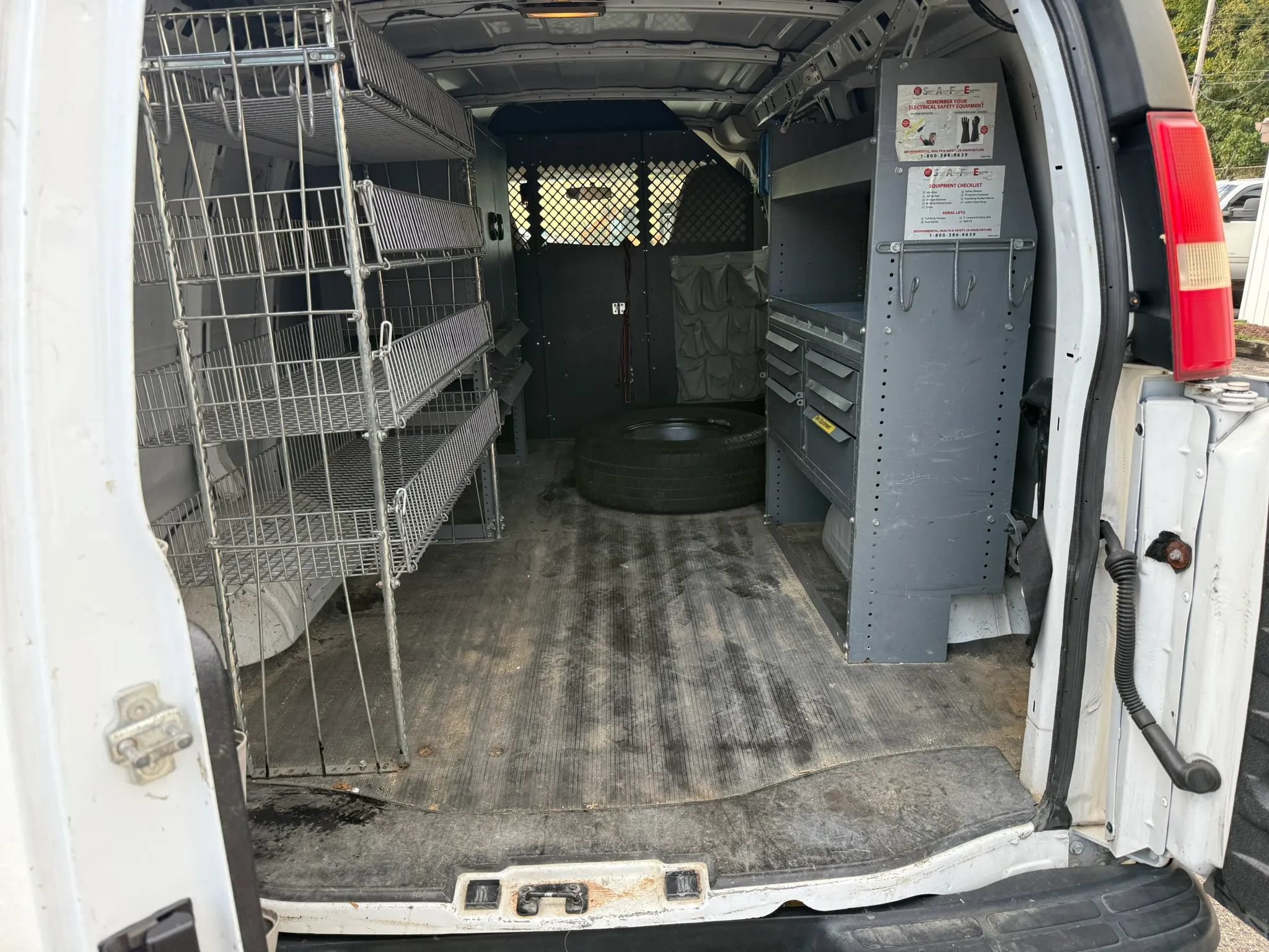 Used 2011 Chevrolet Express 2500 RWD image 14