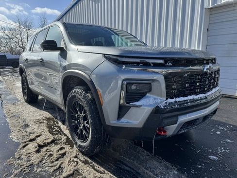 Used 2025 Chevrolet Traverse Z71 image 8