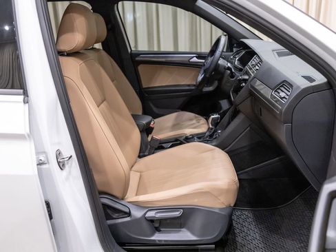 Used 2023 Volkswagen Tiguan SE R-Line image 10