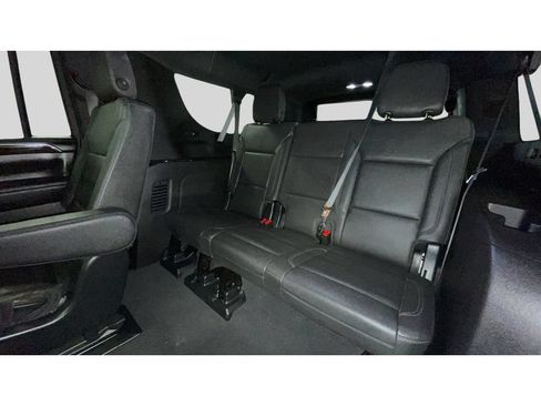 Used 2023 Chevrolet Suburban Z71 w/ Luxury Package AWD/4WD image 17