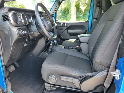 Used 2022 Jeep Wrangler Sport AWD/4WD image 26