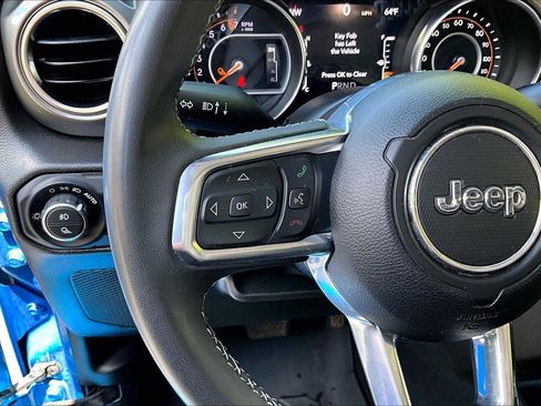 Used 2023 Jeep Gladiator Overland AWD/4WD image 19