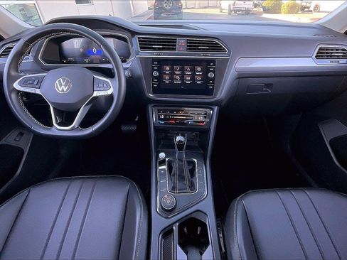 Used 2024 Volkswagen Tiguan SE image 16