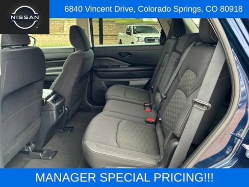 Used 2024 Nissan Pathfinder SV FWD image 12