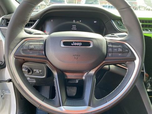 Used 2024 Jeep Grand Cherokee Altitude image 19