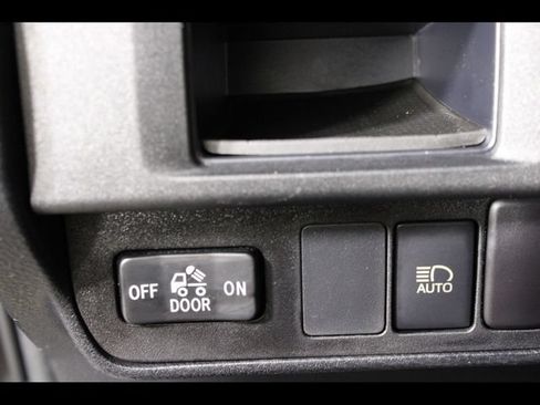 Used 2019 Toyota Tacoma SR5 AWD/4WD image 18