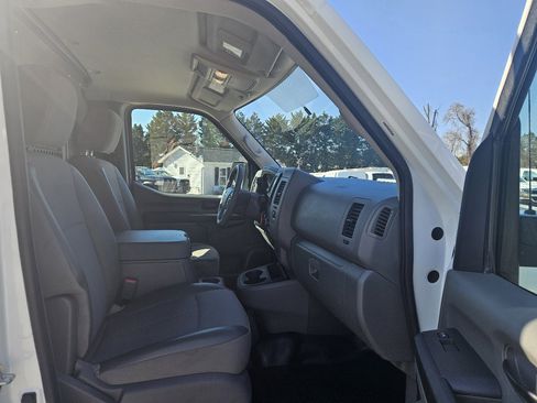 Used 2020 Nissan NV 2500 SV image 28