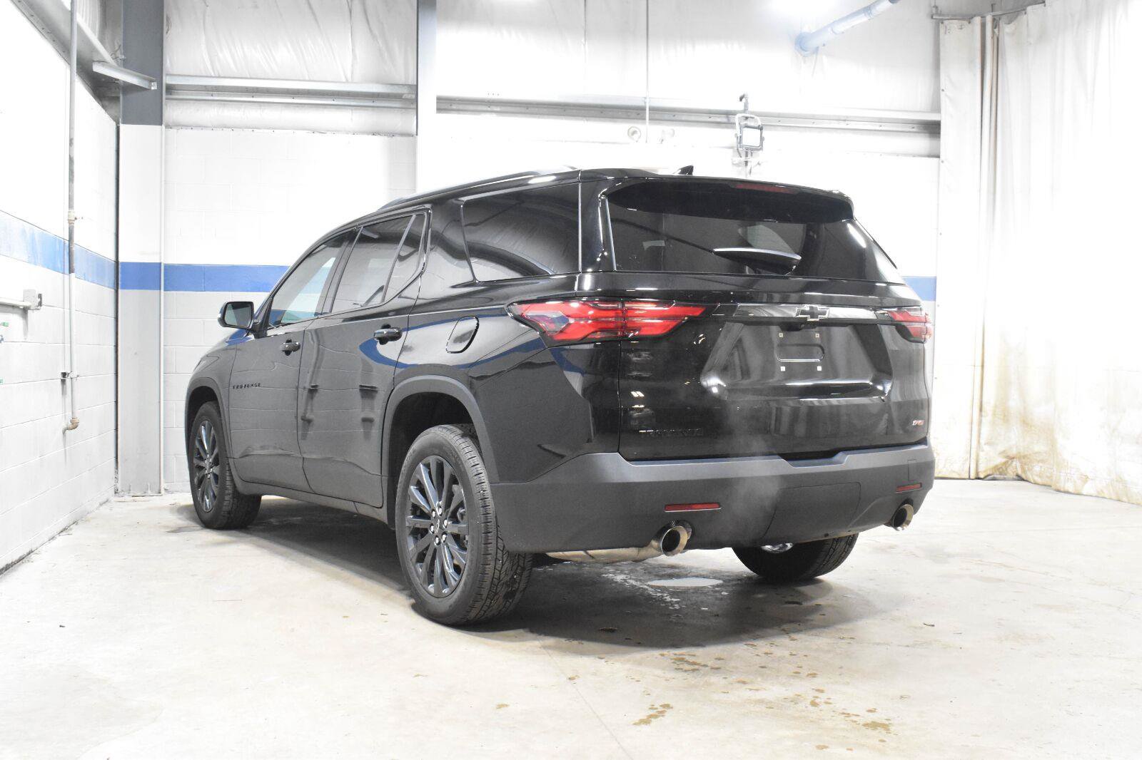 Used 2023 Chevrolet Traverse RS w/ LPO, Floor Liner Package FWD image 26