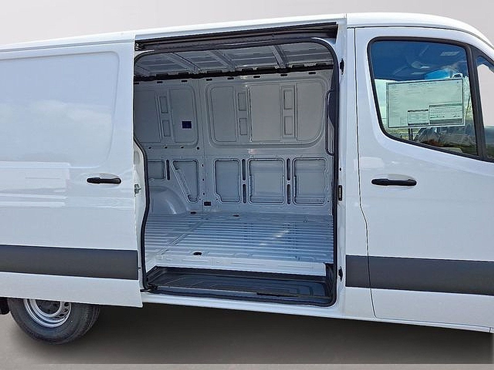 Used 2026 Mercedes-Benz Sprinter 2500 image 9