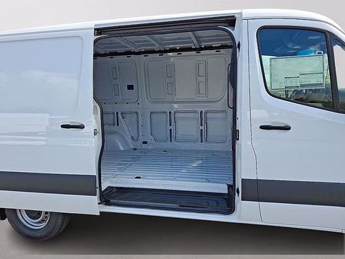Used 2026 Mercedes-Benz Sprinter 2500 image 9