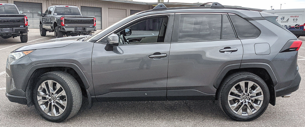 Used 2019 Toyota RAV4 XLE Premium w/ Cold Weather Package AWD/4WD image 5