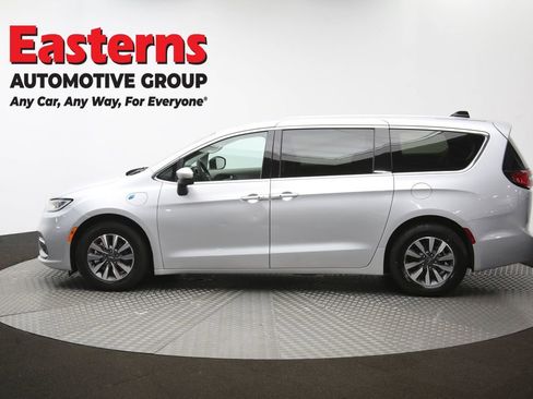 Used 2023 Chrysler Pacifica Touring-L FWD image 62
