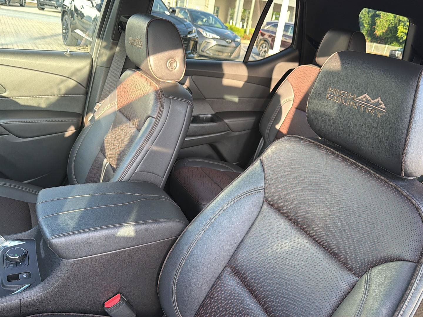 Used 2022 Chevrolet Traverse High Country FWD image 28