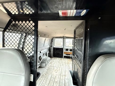 Used 1999 Ford E-250 and Econoline 250 Commercial image 22