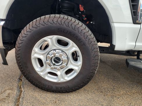 Used 2025 Ford F250 XLT AWD/4WD image 11