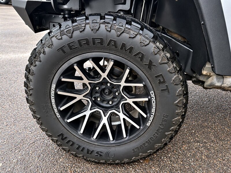 Used 2017 Jeep Wrangler Unlimited Sport w/ Connectivity Group AWD/4WD image 7