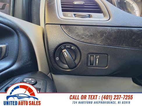 Used 2014 Dodge Grand Caravan American Value Package w/ UConnect Hands-Free Group FWD image 16