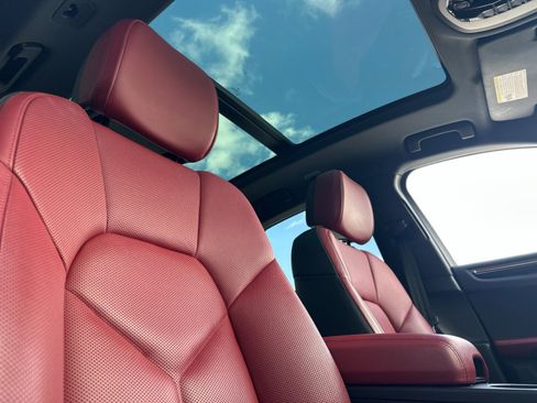 Certified 2023 Porsche Macan AWD/4WD image 17