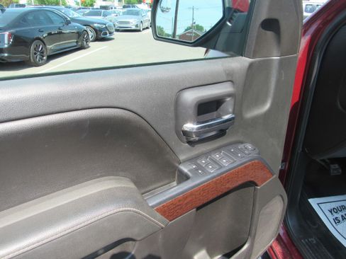 Used 2015 GMC Sierra 1500 SLE w/ SLE Value Package AWD/4WD image 9