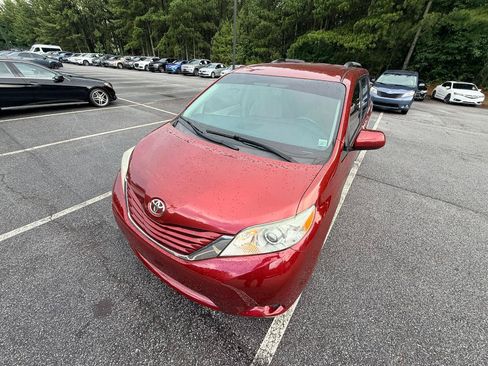 Used 2017 Toyota Sienna LE w/ Protection Package FWD image 29