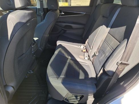 Used 2019 Kia Sorento AWD image 9