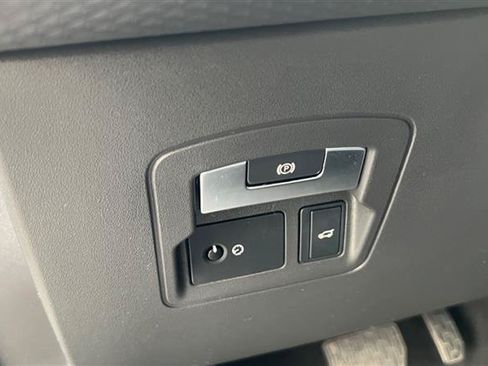Used 2018 Land Rover Range Rover Velar S AWD/4WD image 49