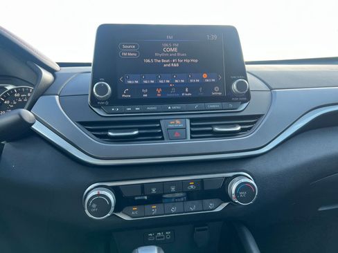 Used 2025 Nissan Altima 2.5 SR image 18