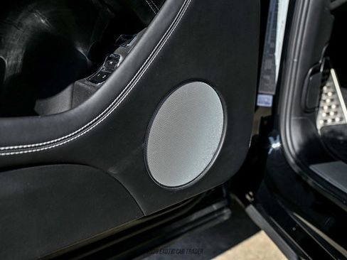 Used 2018 Bentley Bentayga image 38