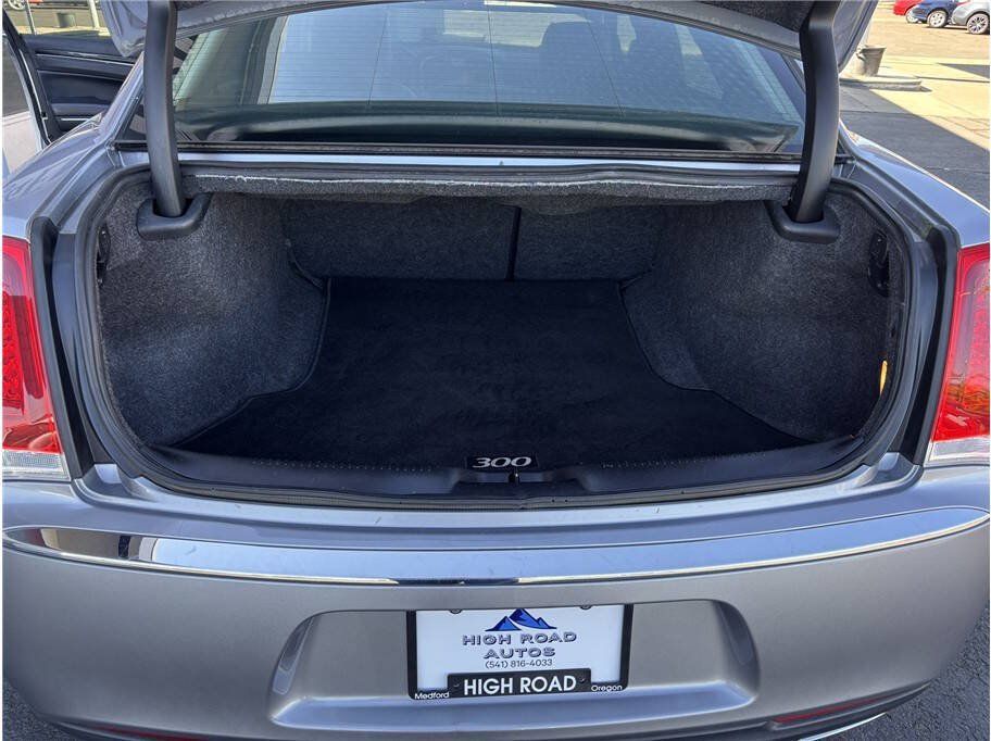 Used 2016 Chrysler 300 C RWD image 20