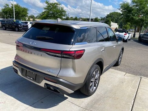 Used 2024 INFINITI QX60 Luxe AWD/4WD image 3