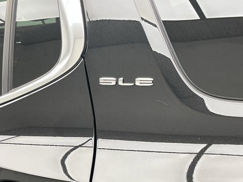 Certified 2023 GMC Acadia SLE w/ Driver Convenience Package image 33