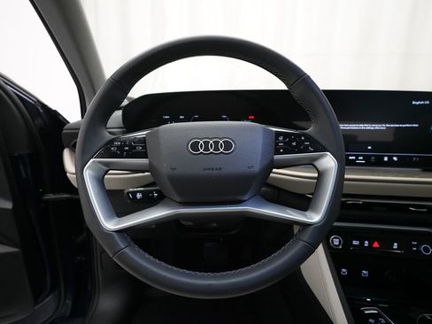 Used 2025 Audi Q5 Premium w/ Convenience Package image 4