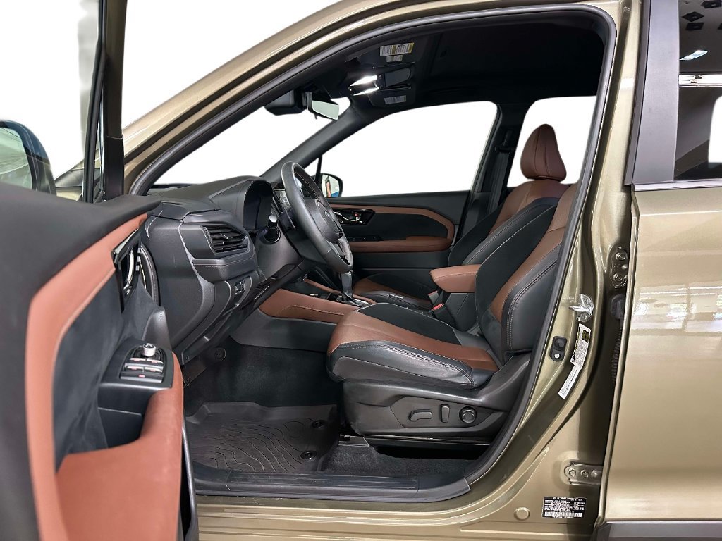Used 2025 Subaru Forester Touring w/ Popular Package - Touring AWD/4WD image 10