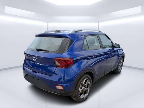 New 2025 Hyundai Venue Limited FWD image 3