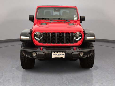 Used 2024 Jeep Gladiator Rubicon w/ Technology Group AWD/4WD image 3