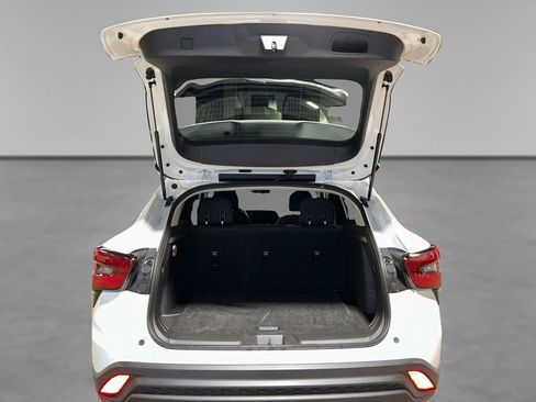 Used 2025 Chevrolet Trax LS image 11