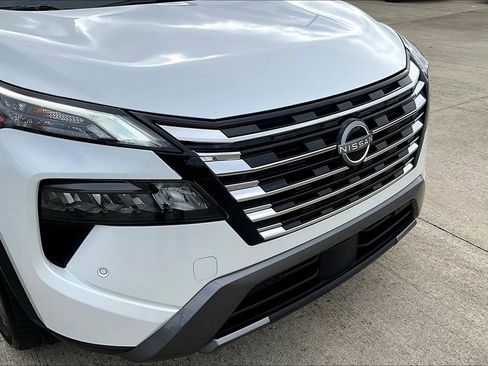 Certified 2025 Nissan Rogue SL w/ Tech Package AWD/4WD image 34