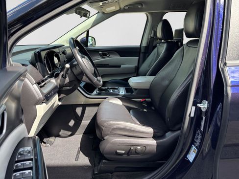 Used 2022 Kia Carnival LX FWD image 10
