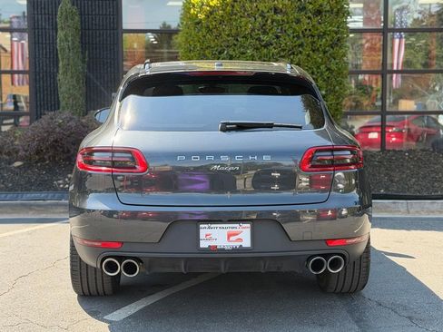 Used 2018 Porsche Macan image 14