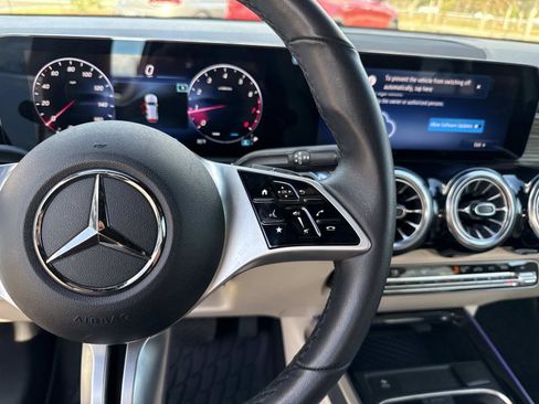 Used 2025 Mercedes-Benz GLB 250 GLB 250 image 31