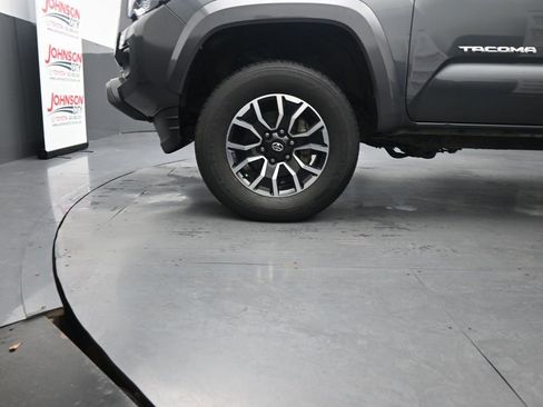 Used 2022 Toyota Tacoma TRD Sport AWD/4WD image 15