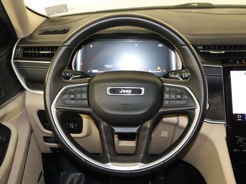 Used 2022 Jeep Grand Cherokee L Limited AWD/4WD image 6