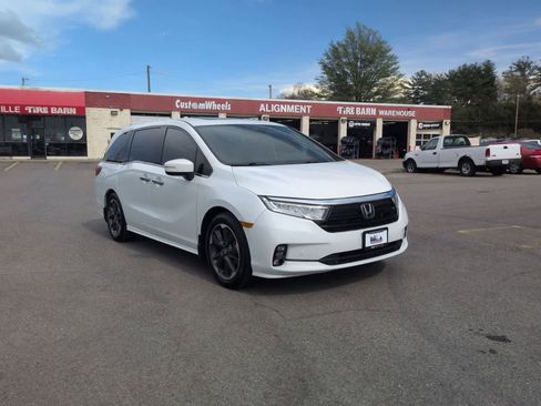 Used 2023 Honda Odyssey Elite image 2