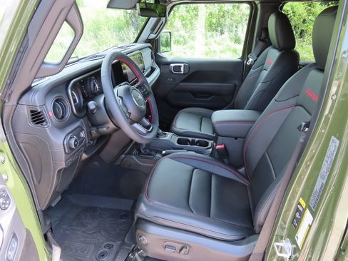 Used 2024 Jeep Wrangler Unlimited Rubicon w/ Technology Group AWD/4WD image 7