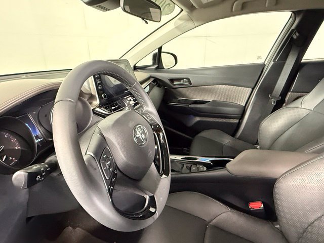 Used 2022 Toyota C-HR Limited FWD image 6