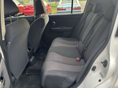 Used 2007 Nissan Versa Hatchback FWD image 11
