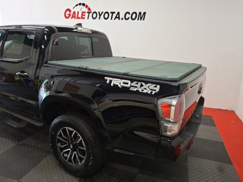 Used 2021 Toyota Tacoma TRD Sport w/ TRD Premium Sport Package AWD/4WD image 7