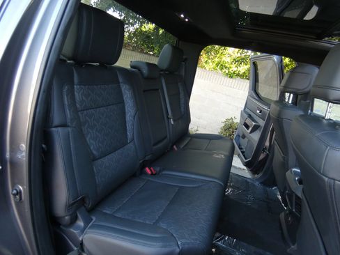 Used 2025 Toyota Tundra Limited AWD/4WD image 43